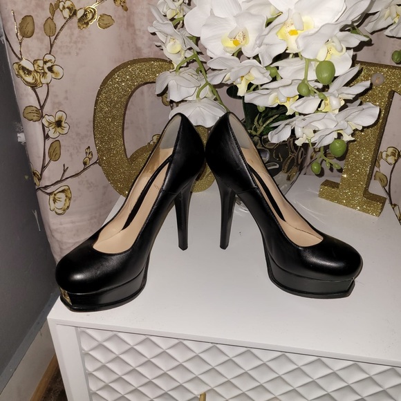 Fendi Shoes - Authentic Fendi pumps!!